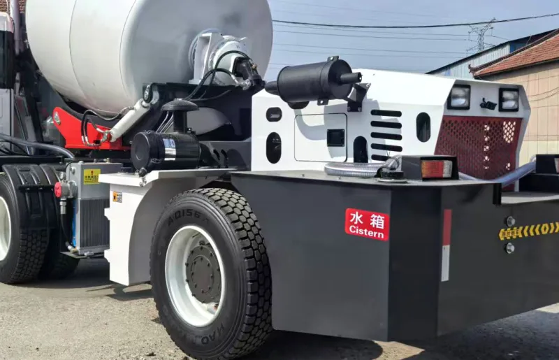 Engine bay, cooling pack, hydraulic lines and rear axle of a self-loading concrete mixer